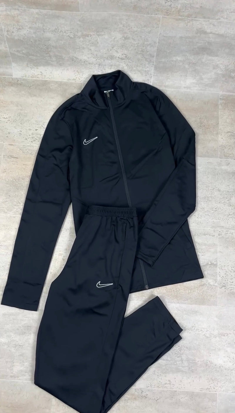 KIT 5 EN 1 CONJUNTOS NIKE -  [Promoción de inicio de año]