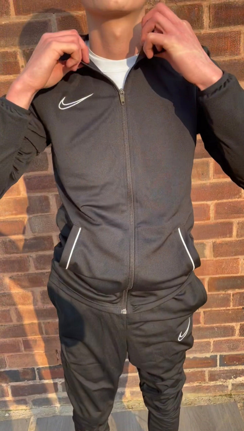 KIT 5 EN 1 CONJUNTOS NIKE -  [Promoción de inicio de año]